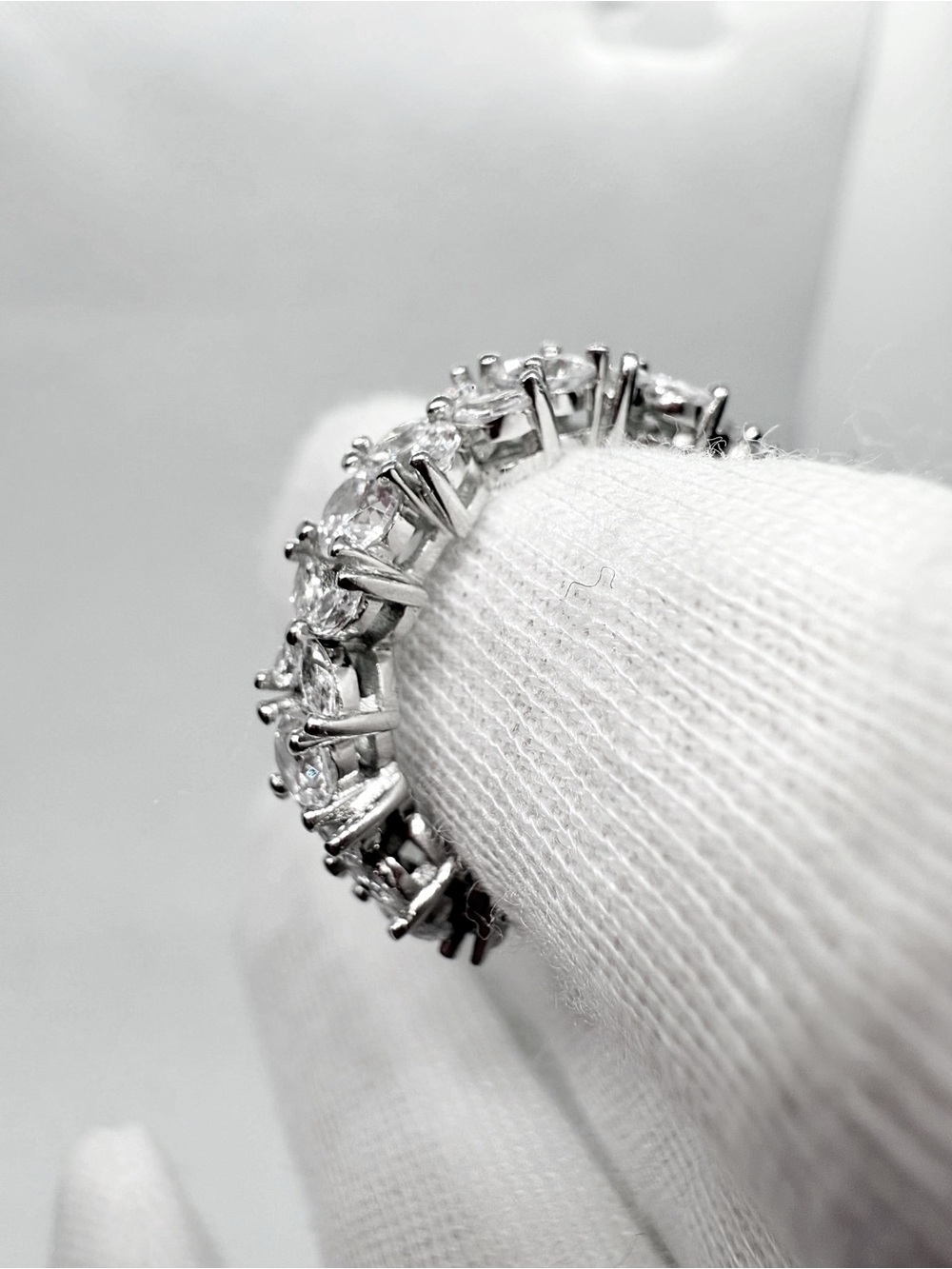 Elegant Silver Women's Ring - Picture 4 of 17
